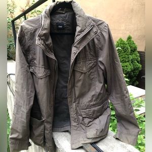Men’s vintage Gap cargo jacket with collapsible hood. Size small.